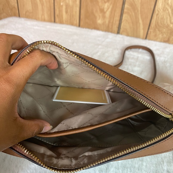 michael kors jet set travel crossbody - Picture 3 of 6